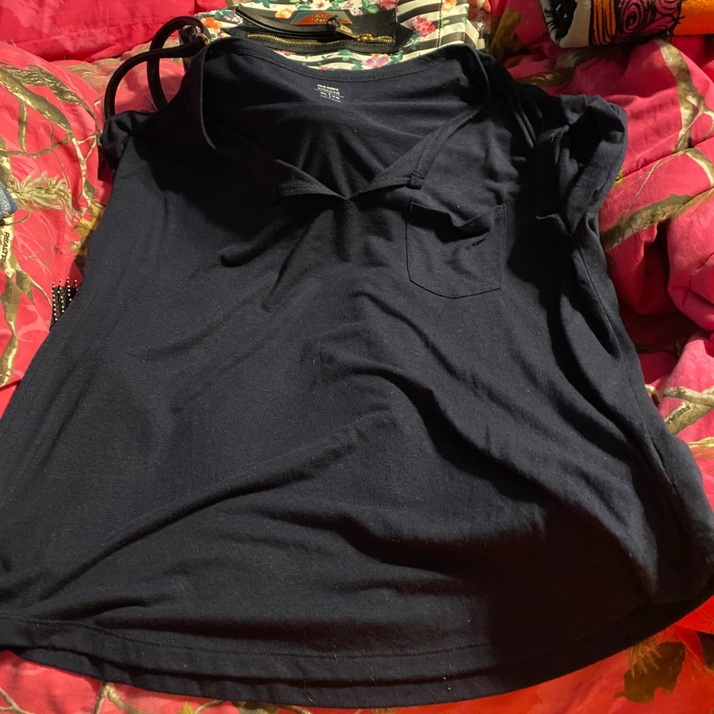 XL OLD NAVY TSHIRT